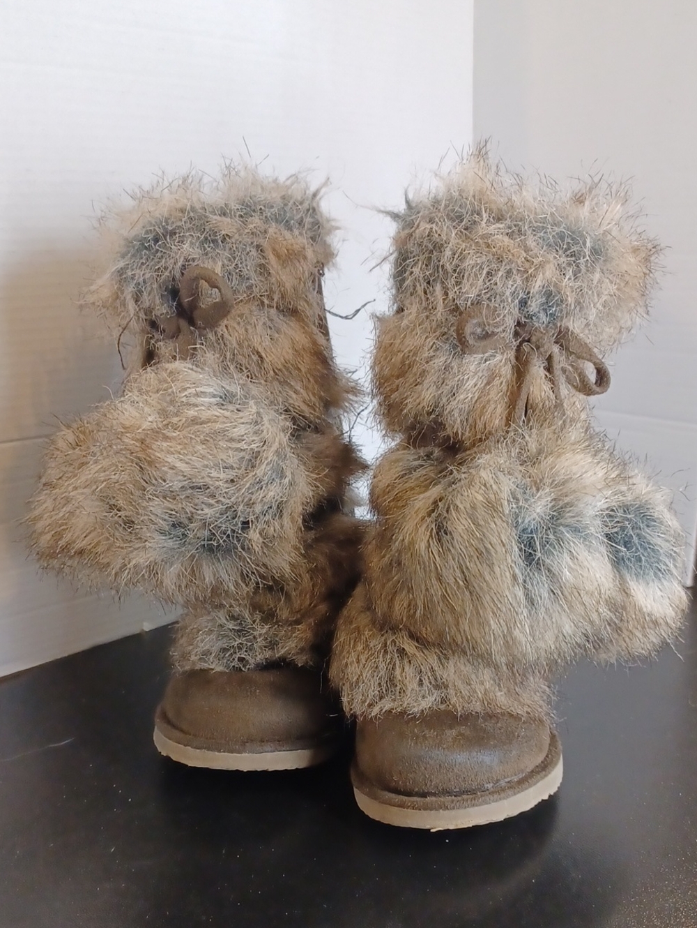 OLD NAVY BEAR HUG FAUX FUR & BROWN FAUX SUEDE BOOT POM POM SZ 5